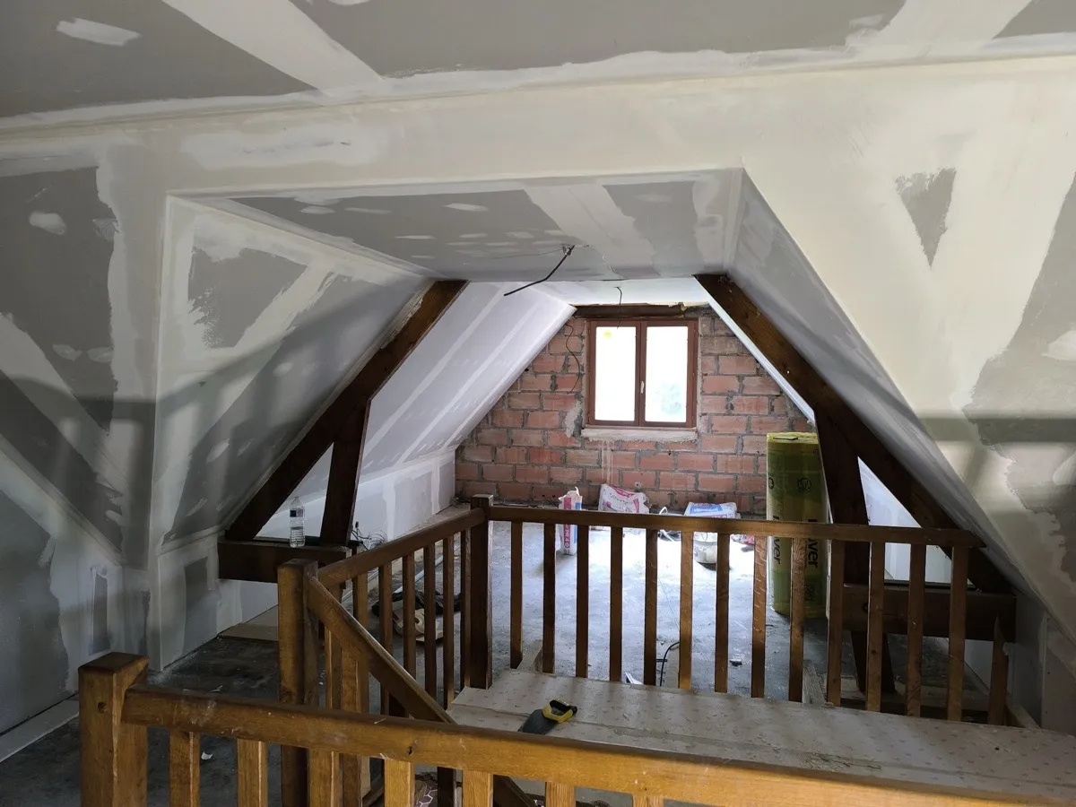 Combles avec placo posé et joints en cours, isolation intérieure GTM RENOV