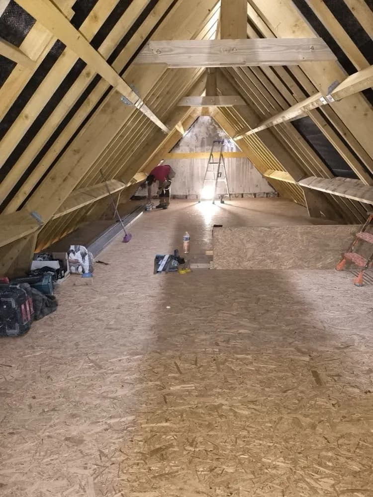 Aménagement de combles avec charpente neuve et plancher OSB, GTM RENOV